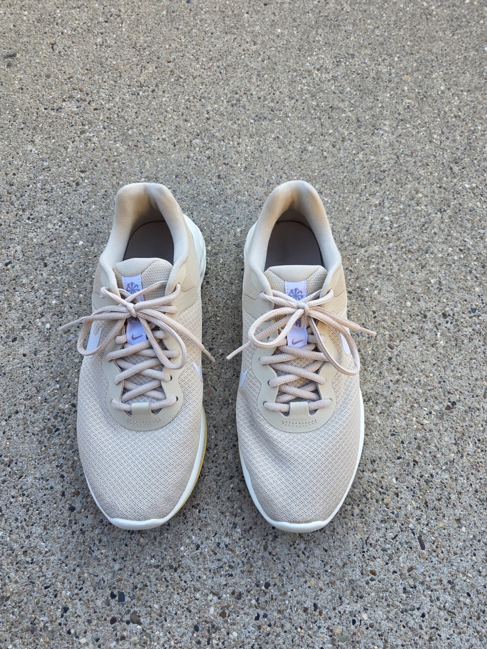 Nike Women's Beige Lightweigt Sneaker  Size 10.5 - Picture 5 of 15